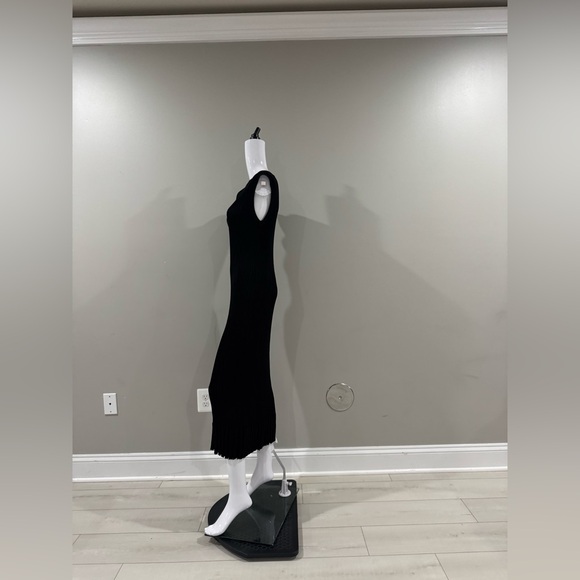 $990
Proenza Schouler
Tatum Knit Midi-Dress size M - Picture 6 of 11